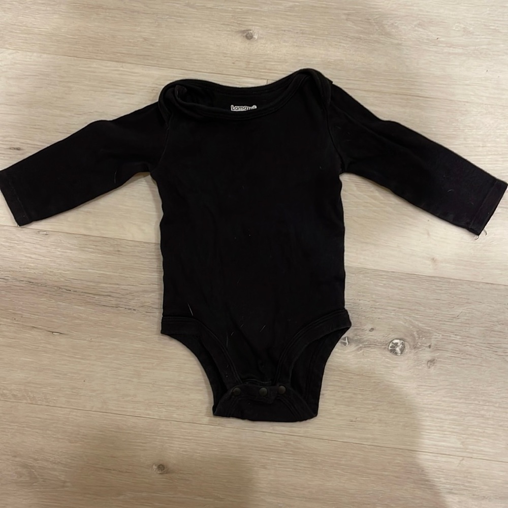 Black long sleeve onsie. Size 3-6 months